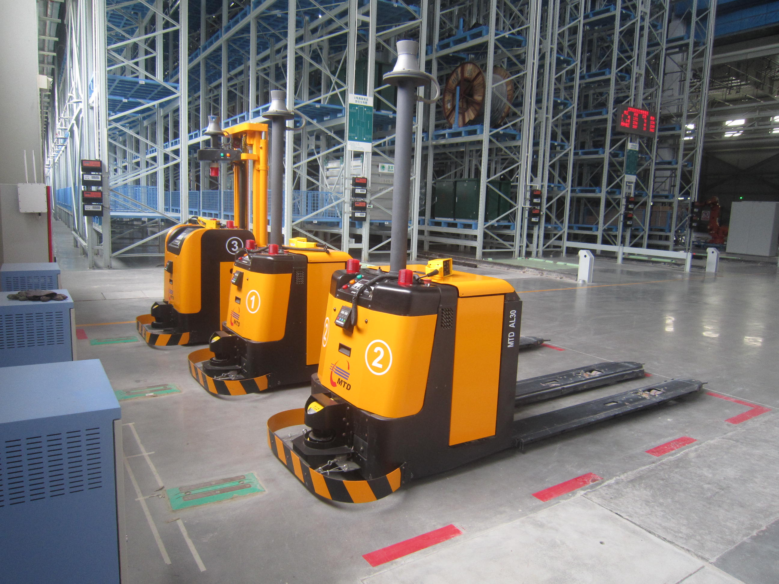 Automated Guide Vehicle e boetse e tsejoa e le AGV forklift mme forklift e itsamaisa ka (1)